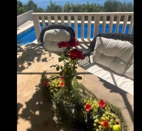 Suzana Including Private Pool Проживание в семье *