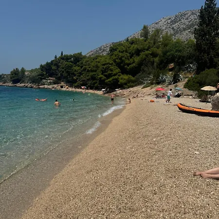Suzana Including Private Pool Δωμάτια σε οικογενειακή κατοικία Selca (Brac)